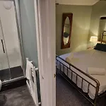 Feriehus Beautiful Townhouse 3 Double Beds Free Parking
