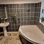 Feriehus Beautiful Townhouse 3 Double Beds Free Parking *